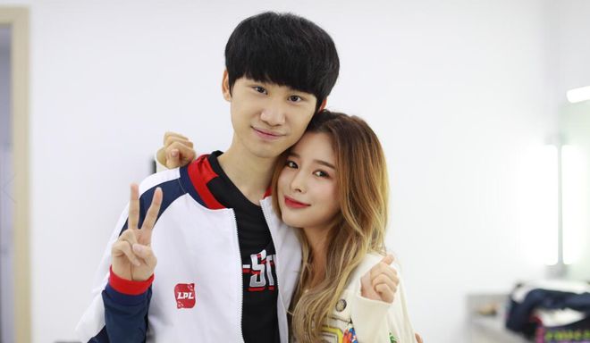 与赫内斯的 与赫内斯的